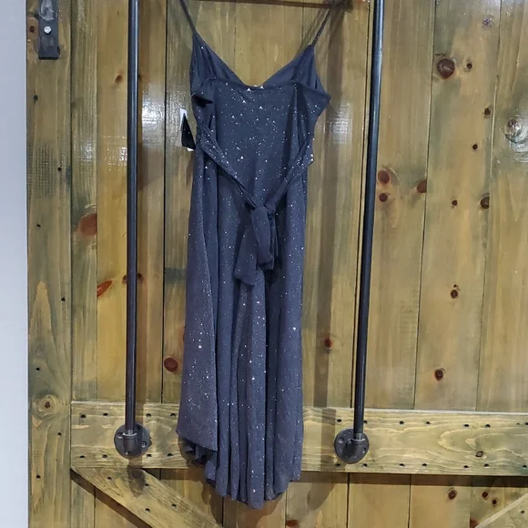 Elegant Gray Sleeveless Dress - Picture 5 of 9